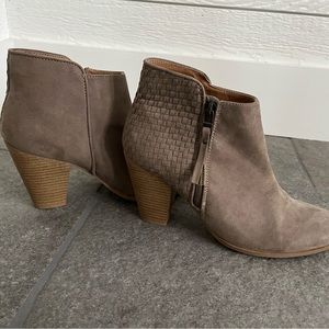 Maurice’s ankle booties size 9 1/2
